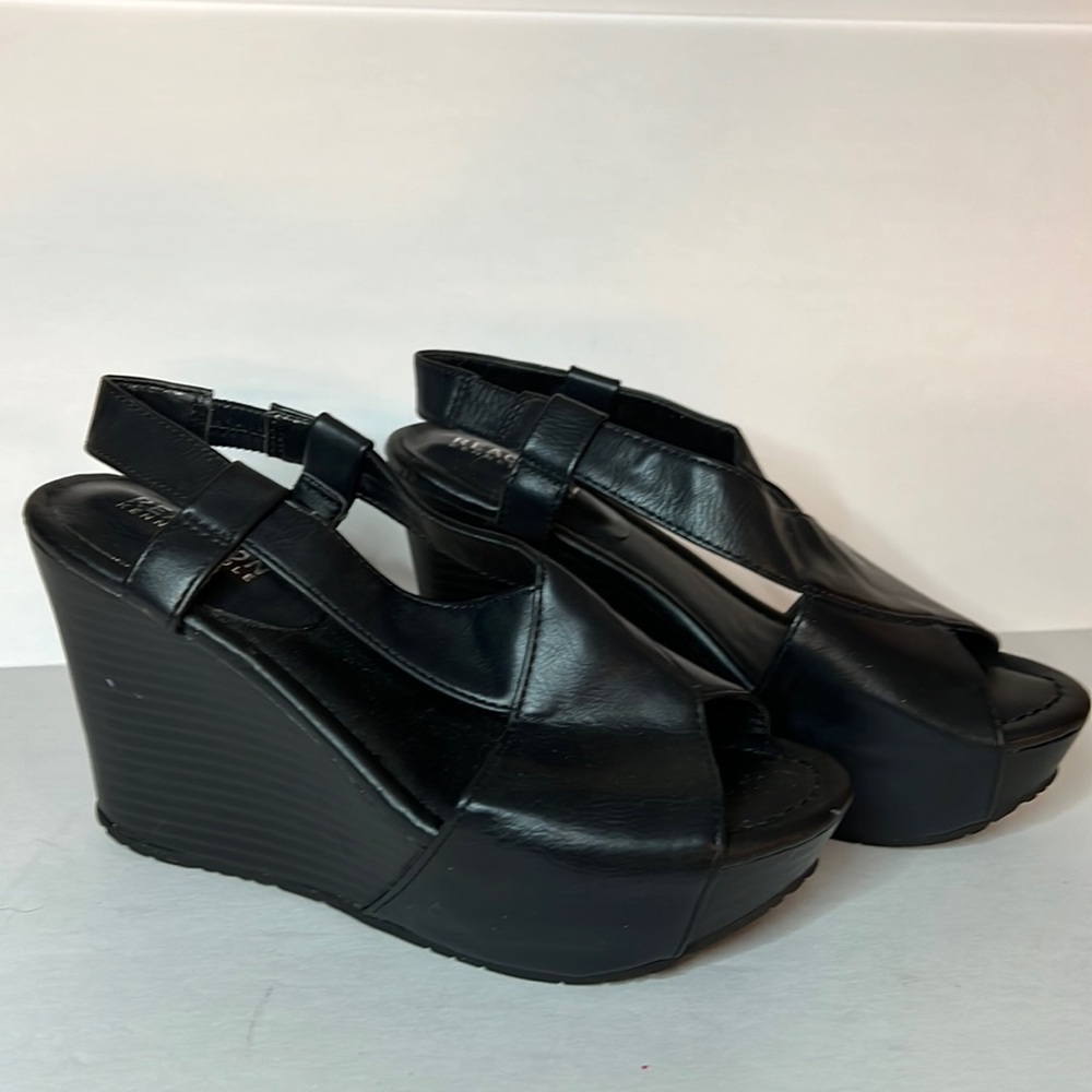 Kenneth Cole Reaction Black Wedge Sandals Size 6